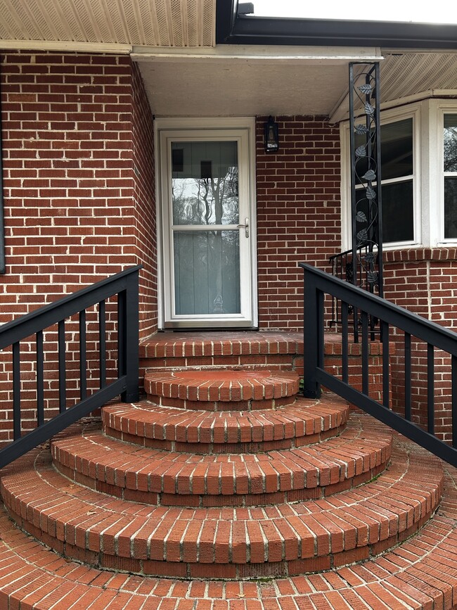 Building Photo - 102 Church St