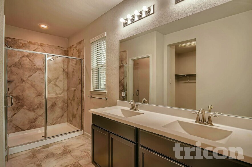 Building Photo - 1592 Sugarberry Dr