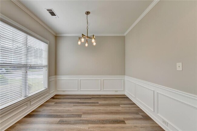 Building Photo - 2208 Staunton Dr NW