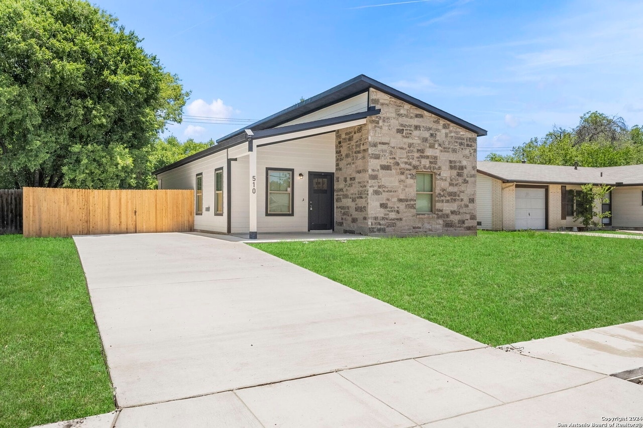 Building Photo - 510 Carol Crest St