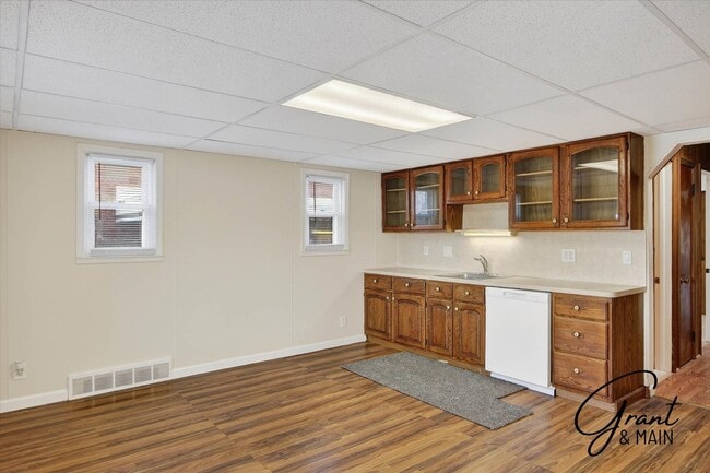 Building Photo - 3 bedroom 2 bath