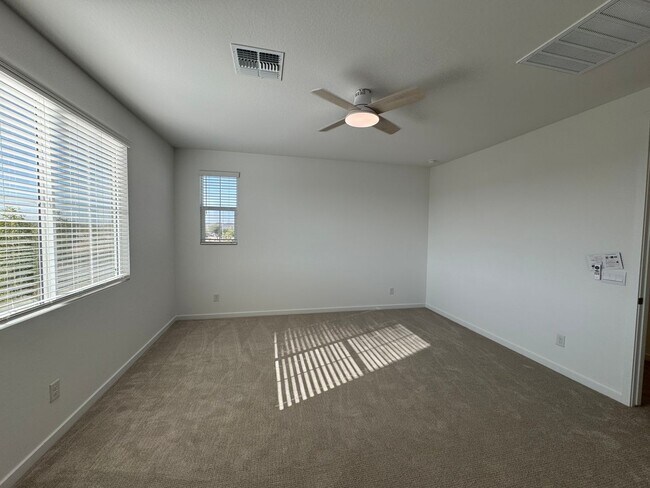 Building Photo - 3 BEDROOM NEW BUILD IN NORTERRA UNION PARK