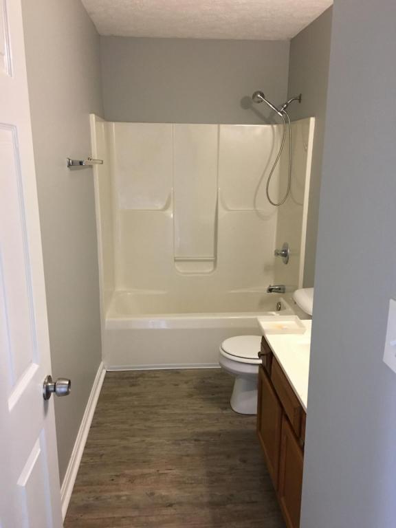 Building Photo - 619 Iowa Ave