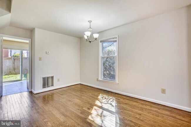 Building Photo - 1525 Oronoco St