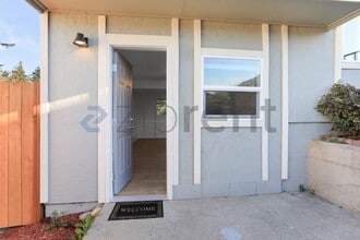 Building Photo - 1611 S 84th St