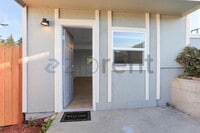 Building Photo - 1611 S 84th St