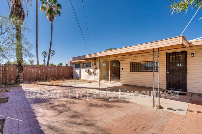 Building Photo - 6844 E Kingston Dr