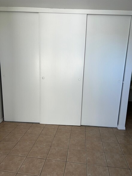 Main bedroom closet - 3050 Rue Dorleans
