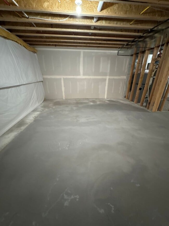 Building Photo - 729 W 350 N