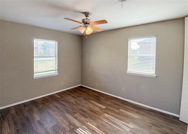 Building Photo - 817 S Kelly Ave