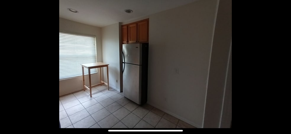 Building Photo - 2943 Saint Johns Ave