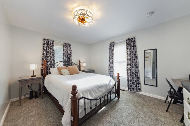 Building Photo - Charming, Fully Finished, 2 Bedroom Home w...