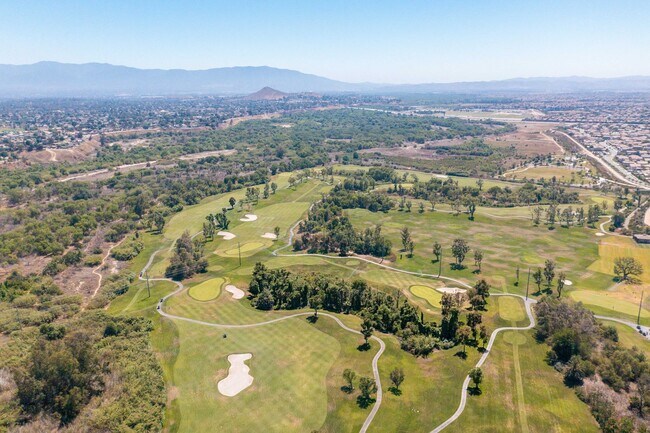 Building Photo - Large Single Family, 5 Bed 3 Bath, Corona-Norco Unified School District.