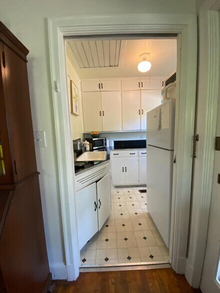 Building Photo - 218 Hillcrest Ave