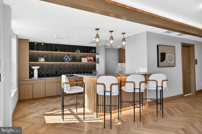 Building Photo - 811 S Columbus St