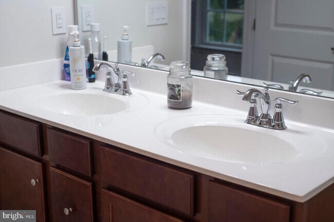 Building Photo - 9816 Cedarmass Cir