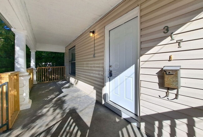 Building Photo - 317 S 39th St