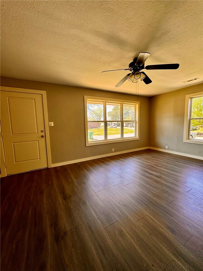 Building Photo - 803 E Greenfield St