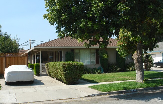 Primary Photo - 955 Sherman Oaks Dr