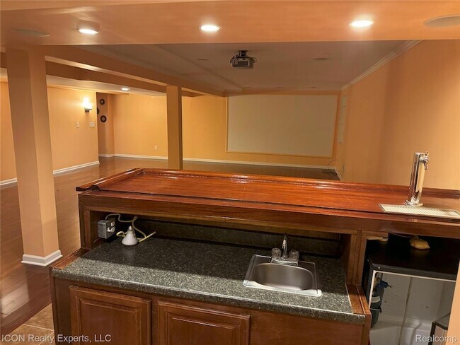 Building Photo - 4162 Gardenia Dr