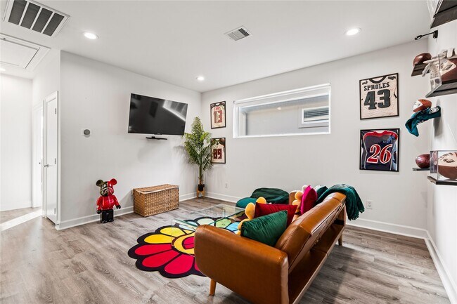 Building Photo - 6819 Rocinante Ln