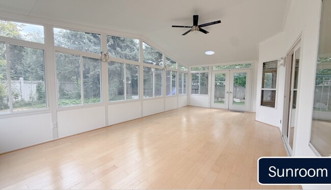 Building Photo - 8017 Showcase Ln