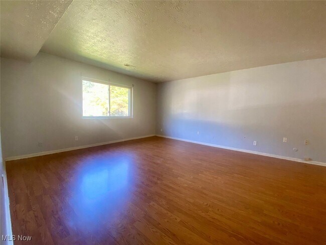 Building Photo - 1803 Cromwell Dr