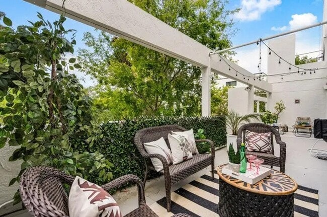 Building Photo - 1919 Alameda de las Pulgas