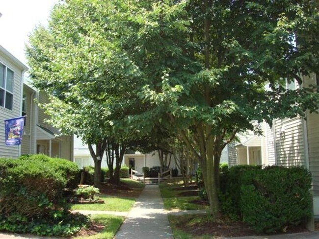 Building Photo - 3839 Staffordshire Ln