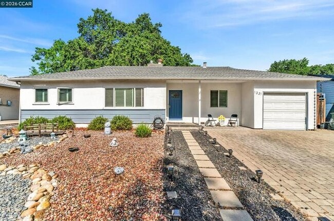Building Photo - 1331 Pear Dr