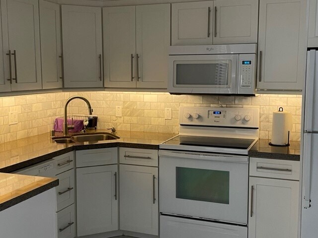 Kitchen - 625 Esplanade