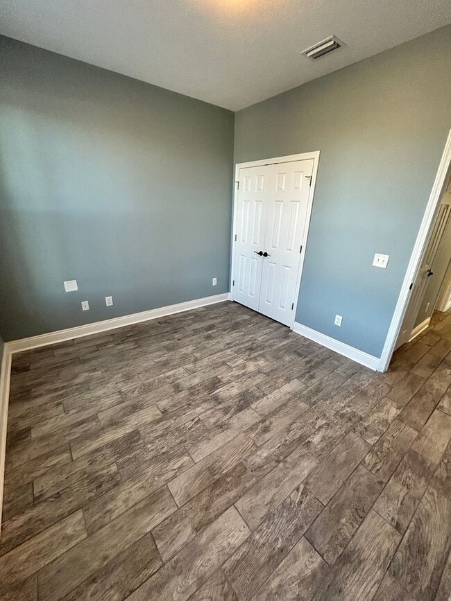 Building Photo - 664 Helen Ave