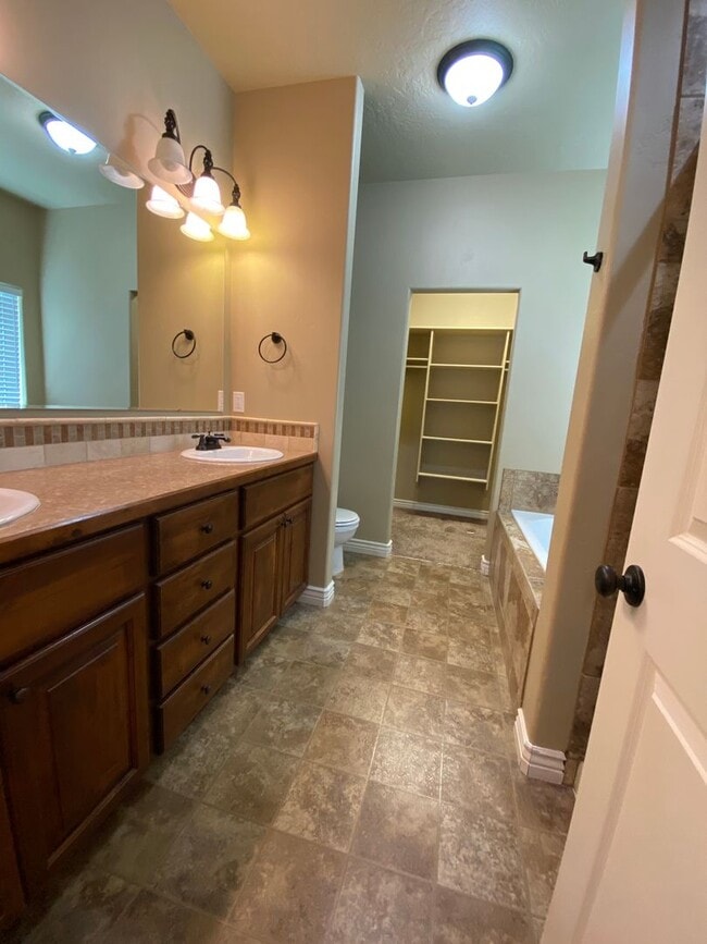 Building Photo - Lawn Care included!  4 bed 2.5 bath Neighb...