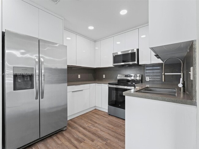 Building Photo - 3031 SW 64th Ave