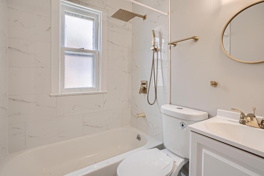 Building Photo - Charming Highland home near shops at Tennyson