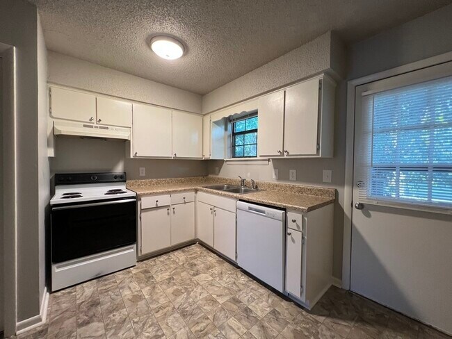 Building Photo - 212 Ewing Dr