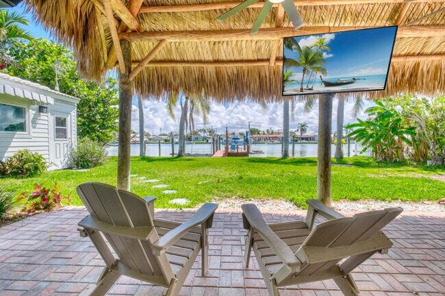 Building Photo - Treasure Island Three Bedroom, Two Bath Furnished Single Family Home on the water.