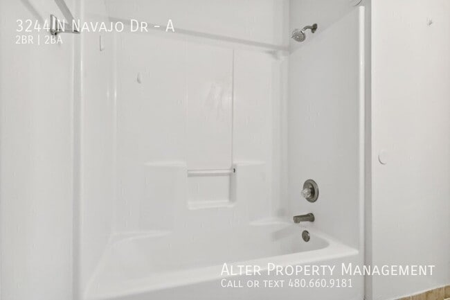 Building Photo - 3244 N Navajo Dr