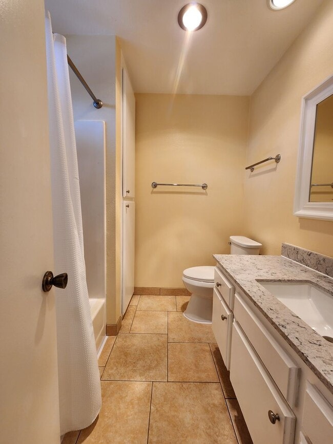 Building Photo - Bright & Beautiful Home Nestled Near Nature and Conveniences