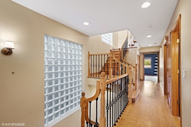 Building Photo - 1631 W Wolfram St