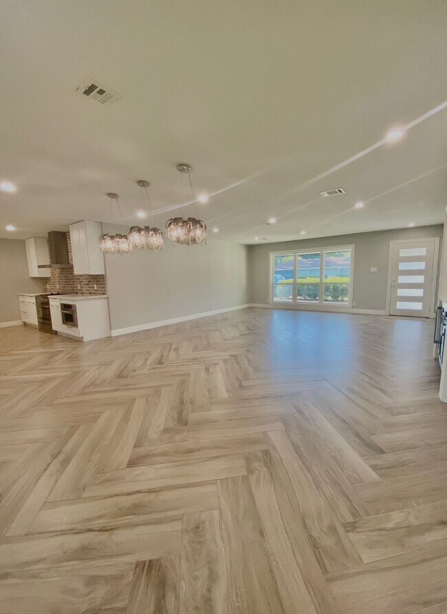 Building Photo - 7917 Ridgeview Dr