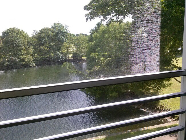 Building Photo - 9070 Lime Bay Blvd