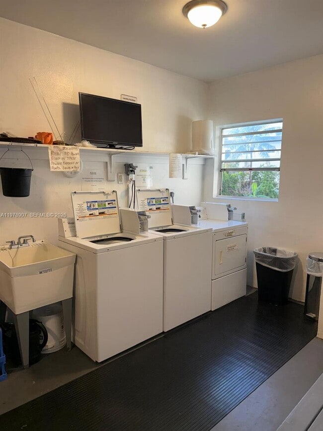 Building Photo - 2415 Lincoln St