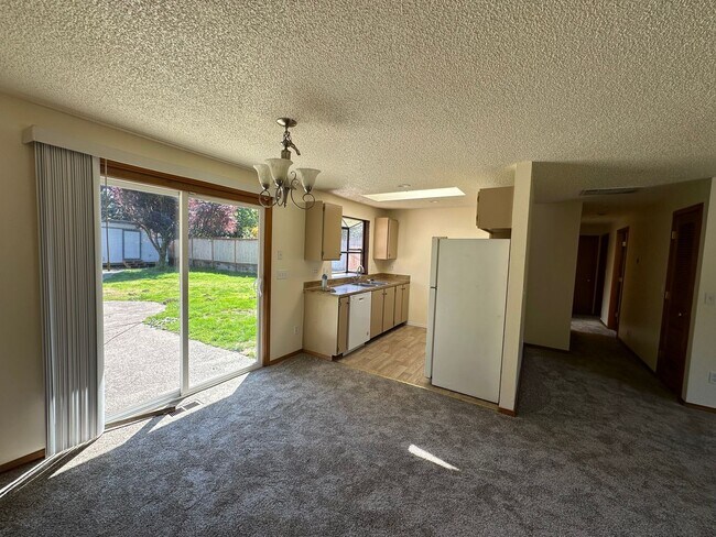 Building Photo - Welcome to this charming 3 bedroom, 2 bathroom home + Office + Large Shed + Mt Si View!