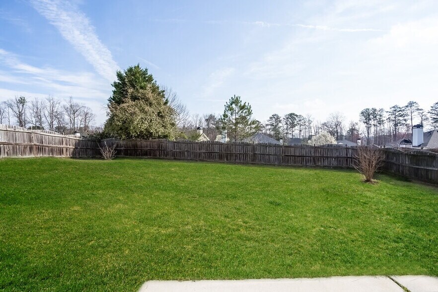 Building Photo - 1607 Thornwick Trace