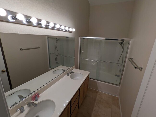 Building Photo - You will love this beautiful townhouse near Victoria Gardens!