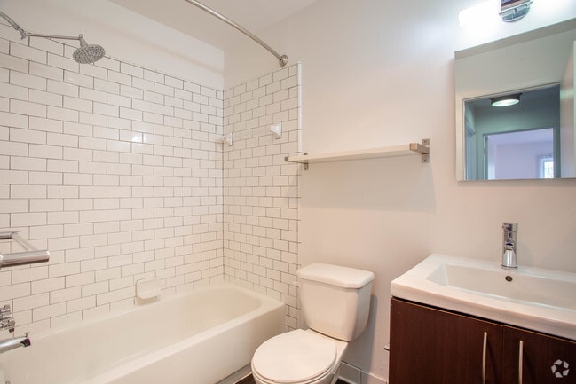 2 BR, 1 BA - 820 SF - Metropolitan Lafayette Flats
