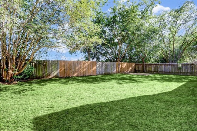 Building Photo - 6730 Prairie Village Dr