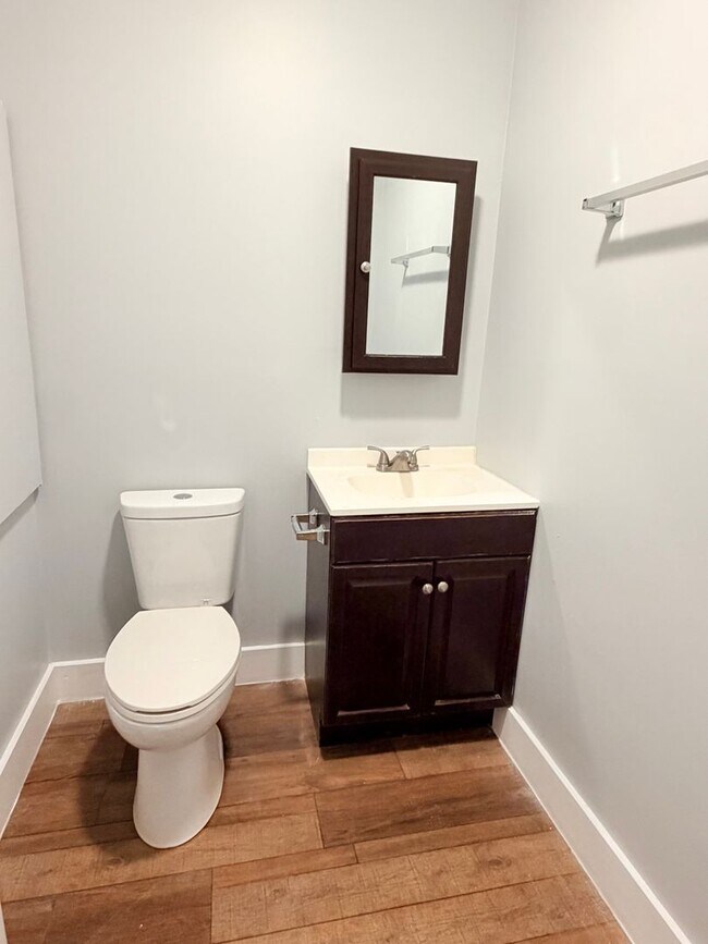 Building Photo - 5 Bedroom, 2.5 Bathroom house, Super convenient location! Arden