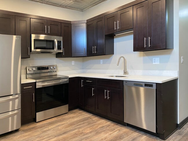 Tin Top 1A - Kitchen - Tin Top Apartments